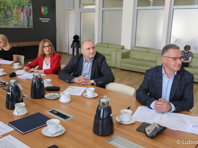 Przedstawiciele woj. lubuskiego podczas wideokonferencji w sprawie Odry