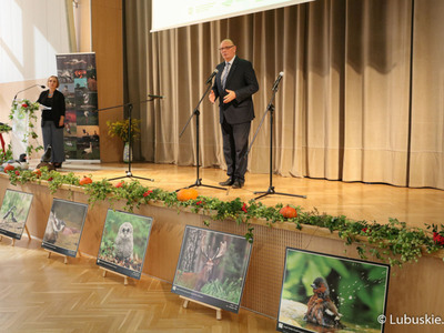 Wicemarszałek Stanisław Tomczyszyn przemawia podczas gali finałowej konkursu „Lubuskie EKOlogiczne” w Sali Kolumnowej Urzędu Marszałkowskiego Województwa Lubuskiego w Zielonej Górze.