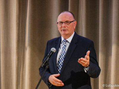 Wicemarszałek Stanisław Tomczyszyn przemawia podczas gali finałowej konkursu „Lubuskie EKOlogiczne” w Sali Kolumnowej Urzędu Marszałkowskiego Województwa Lubuskiego w Zielonej Górze.