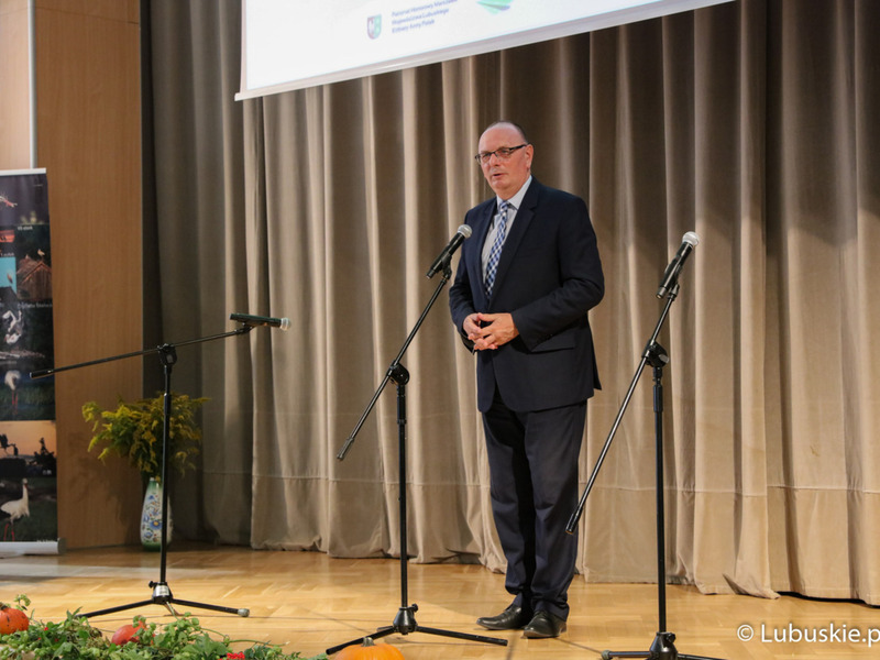 Wicemarszałek Stanisław Tomczyszyn przemawia podczas gali finałowej konkursu „Lubuskie EKOlogiczne” w Sali Kolumnowej Urzędu Marszałkowskiego Województwa Lubuskiego w Zielonej Górze.