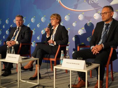W czwartek, 8 września, marszałek Elżbieta Anna Polak wzięła udział w Forum Ekonomicznym w Karpaczu. Była uczestniczką panelu dyskusyjnego w ramach Forum Regionów.
