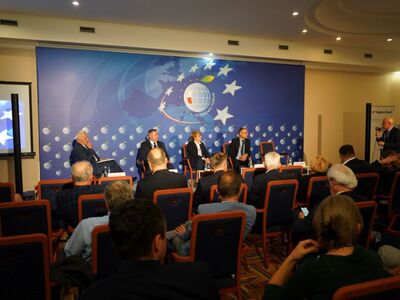 W czwartek, 8 września, marszałek Elżbieta Anna Polak wzięła udział w Forum Ekonomicznym w Karpaczu. Była uczestniczką panelu dyskusyjnego w ramach Forum Regionów.
