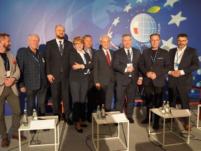 W czwartek, 8 września, marszałek Elżbieta Anna Polak wzięła udział w Forum Ekonomicznym w Karpaczu. Była uczestniczką panelu dyskusyjnego w ramach Forum Regionów.
