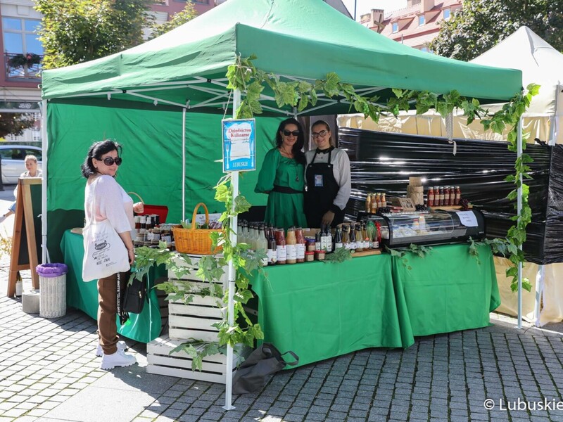 Jedno z winobraniowych stoisk pod szyldem Lubuskiego Centrum Produktu regionalnego