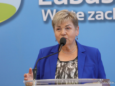 Przewodnicząca Komisji Zdrowia, Rodziny i Spraw Społecznych Anna Chinalska na konferencji prasowej