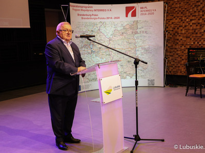Członek Zarządu Województwa Lubuskiego Tadeusz Jędrzejczak wita uczestników szkolenia 