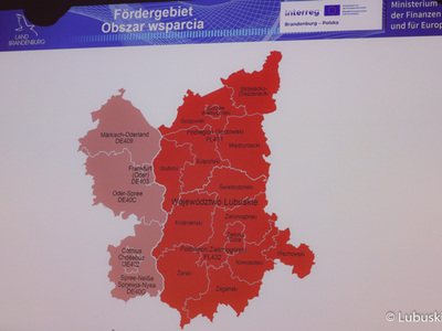 Telebim na szkoleniu dotyczącym m.in. nowoczesnych sposobów promowania i informowania o projektach w ramach Programu Współpracy Interreg.
