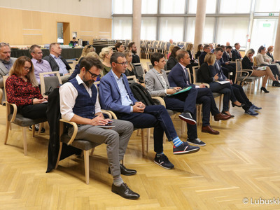 Uczestnicy Lubuskiego Forum Innowacji w Sali Kolumnowej urzędu marszałkowskiego w Zielonej Górze