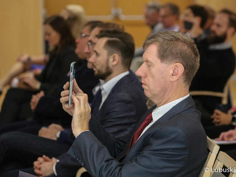 Uczestnicy Lubuskiego Forum Innowacji w Sali Kolumnowej urzędu marszałkowskiego w Zielonej Górze