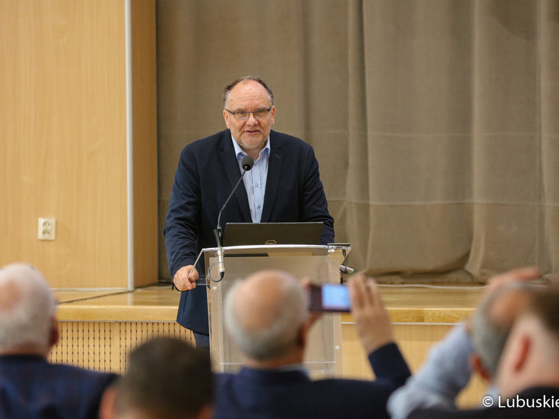 Dr Jerzy Tutaj na Lubuskim Forum Innowacji w Sali Kolumnowej urzędu marszałkowskiego w Zielonej Górze