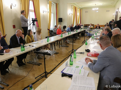 Posiedzenie sejmikowej Komisji ds. Klimatu o sytuacji na Odrze