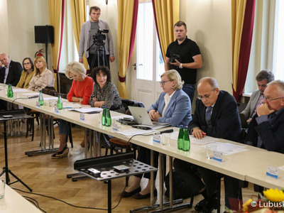 Posiedzenie sejmikowej Komisji ds. Klimatu o sytuacji na Odrze