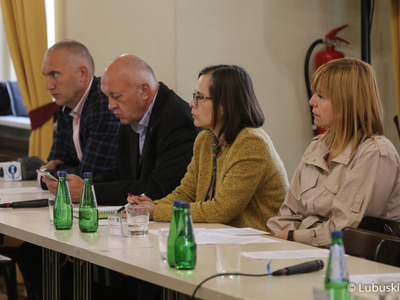 Posiedzenie sejmikowej Komisji ds. Klimatu o sytuacji na Odrze
