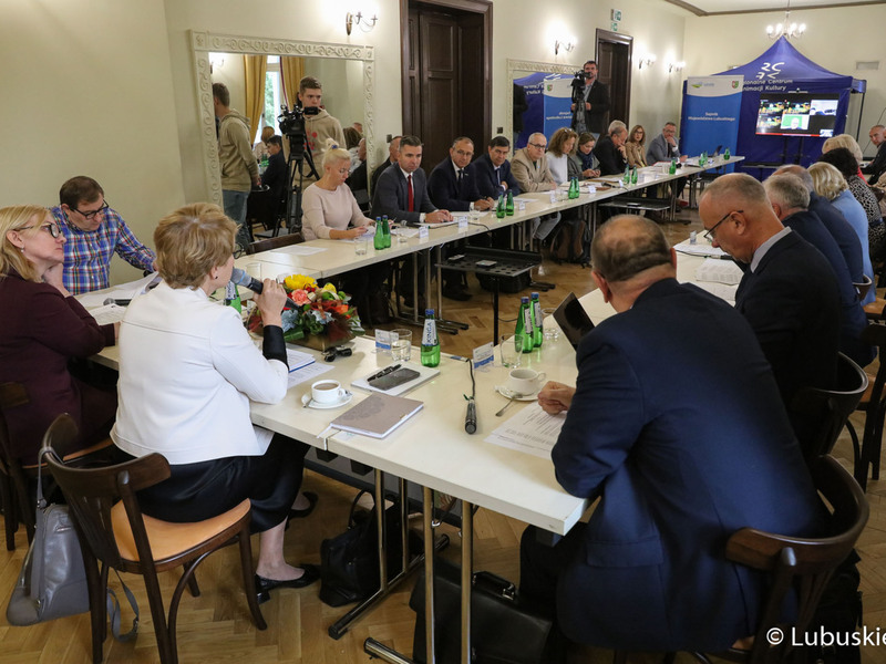 Posiedzenie sejmikowej Komisji ds. Klimatu o sytuacji na Odrze