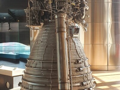 W niedzielę 18 września w Paryżu rozpoczyna się Międzynarodowy Kongres Astronautyczny. To najważniejsze na świecie wydarzenie w sektorze kosmicznym. Bierze w nim udział marszałek Elżbieta Anna Polak. Na zdjęciu wizyta w Parku Przyszłości i Przemysłu.