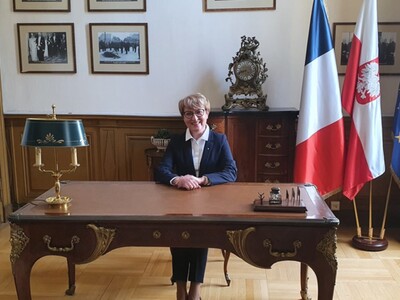 W niedzielę 18 września w Paryżu rozpoczyna się Międzynarodowy Kongres Astronautyczny. To najważniejsze na świecie wydarzenie w sektorze kosmicznym. Na zdjęciu wizyta w polskiej ambasadzie.