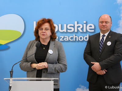 Uczestnicy konferencji prasowej poświęconej profilaktyce nowotworów głowy i szyi. Na zdjęciu dr n. med. Róża Poźniak-Balicka, kierownik Klinicznego Oddziału Radioterapii Szpitala Uniwersyteckiego w Zielonej Górze oraz dr hab. n. med. Paweł Golusiński prof. UZ, kierownik Katedry Otolaryngologii i Chirurgii Szczękowo-Twarzowej Szpitala Uniwersyteckiego w Zielonej Górze.