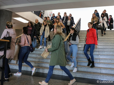 Ćwiczenia ewakuacyjne w urzędzie marszałkowskim w Zielonej Górze 