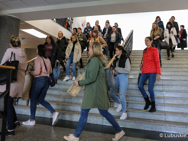 Ćwiczenia ewakuacyjne w urzędzie marszałkowskim w Zielonej Górze