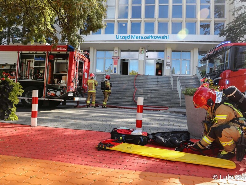 Ćwiczenia ewakuacyjne w urzędzie marszałkowskim w Zielonej Górze