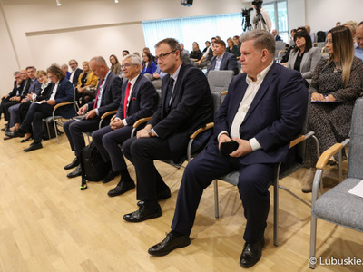 Uczestnicy debaty samorządowej w Muzeum Ziemi Lubuskiej w Zielonej Górze 