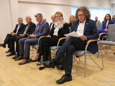 Uczestnicy debaty samorządowej w Muzeum Ziemi Lubuskiej w Zielonej Górze 