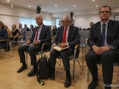 Uczestnicy debaty samorządowej w Muzeum Ziemi Lubuskiej w Zielonej Górze 
