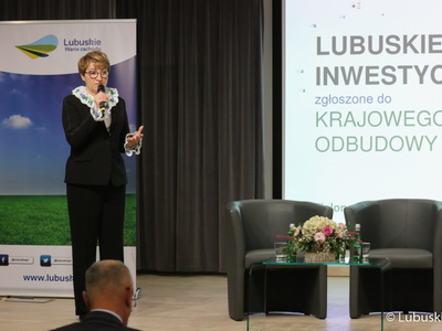 Marszałek Elżbieta Anna Polak na debacie samorządowej w Muzeum Ziemi Lubuskiej w Zielonej Górze 