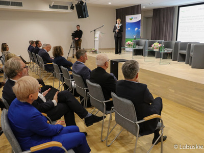 Uczestnicy debaty samorządowej w Muzeum Ziemi Lubuskiej w Zielonej Górze. 