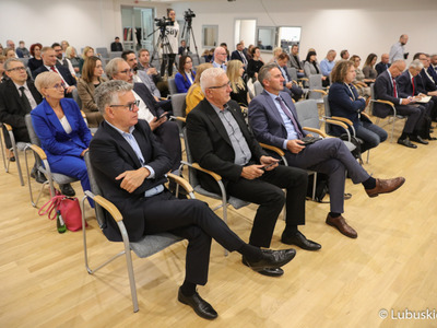 Uczestnicy debaty samorządowej w Muzeum Ziemi Lubuskiej w Zielonej Górze 