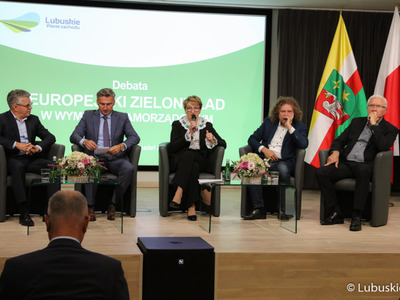 Uczestnicy debaty samorządowej w Muzeum Ziemi Lubuskiej w Zielonej Górze 