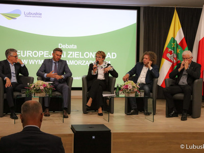 Uczestnicy debaty samorządowej w Muzeum Ziemi Lubuskiej w Zielonej Górze 