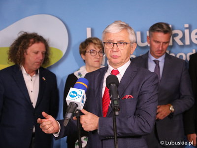 Uczestnicy konferencji prasowej w przerwie debaty samorządowej w Muzeum Ziemi Lubuskiej w Zielonej Górze