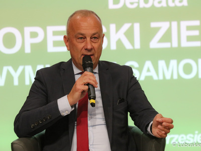 Członek zarządu woj. lubuskiego. Marcin Jabłoński podczas debaty samorządowej w Muzeum Ziemi Lubuskiej w Zielonej Górze