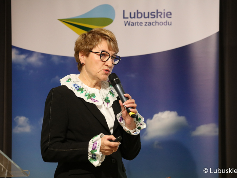 Marszałek Elżbieta Anna Polak na debacie samorządowej w Muzeum Ziemi Lubuskiej w Zielonej Górze