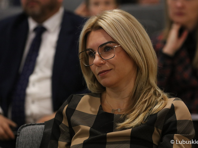 Uczestniczka debaty samorządowej w Muzeum Ziemi Lubuskiej w Zielonej Górze