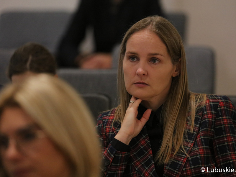 Uczestniczka debaty samorządowej w Muzeum Ziemi Lubuskiej w Zielonej Górze