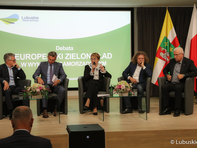 Uczestnicy debaty samorządowej w Muzeum Ziemi Lubuskiej w Zielonej Górze