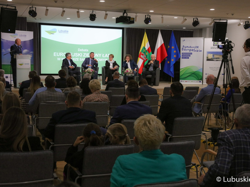 Uczestnicy debaty samorządowej w Muzeum Ziemi Lubuskiej w Zielonej Górze
