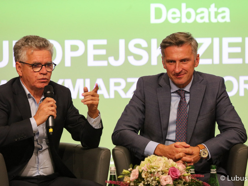 Uczestnicy debaty samorządowej w Muzeum Ziemi Lubuskiej w Zielonej Górze: burmistrz Bytomia Odrz. Jacek Sauter (z mikrofonem) oraz poseł RP Waldemar Sługocki