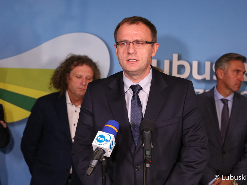 Uczestnicy konferencji prasowej w przerwie debaty samorządowej w Muzeum Ziemi Lubuskiej w Zielonej Górze