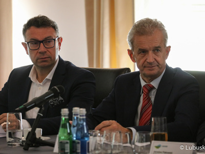 Uczestnicy posiedzenia Wojewódzkiej Rady Dialogu Społecznego w Górzykowie