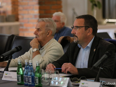 Uczestnicy posiedzenia Wojewódzkiej Rady Dialogu Społecznego w Górzykowie