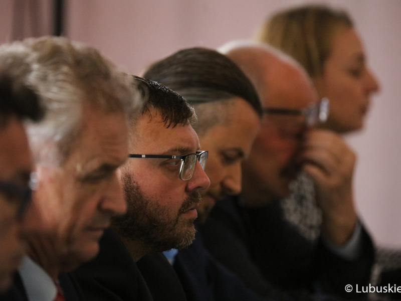 Uczestnicy posiedzenia Wojewódzkiej Rady Dialogu Społecznego w Górzykowie
