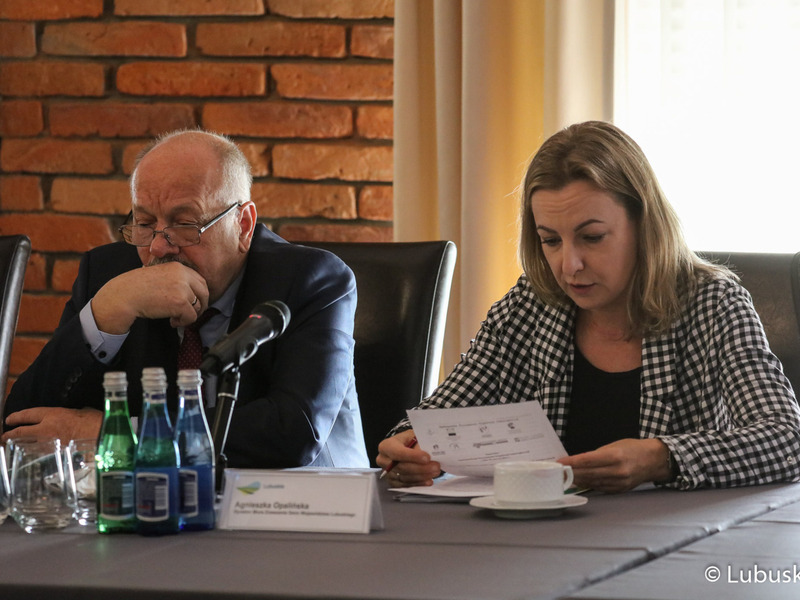 Uczestnicy posiedzenia Wojewódzkiej Rady Dialogu Społecznego w Górzykowie