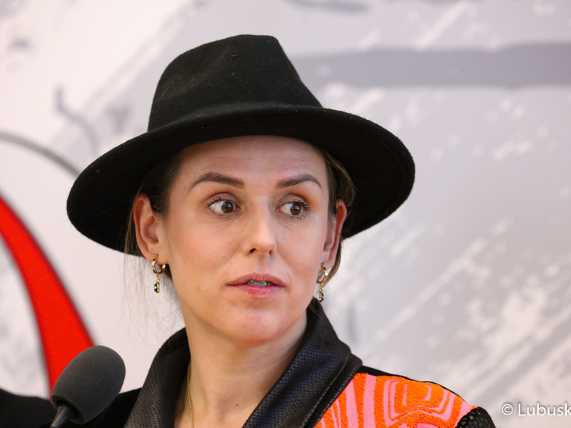 Projektantka mody Natalia Ślizowska na konferencji prasowej dot. XIII Lubuskiego Kongresu Kobiet.