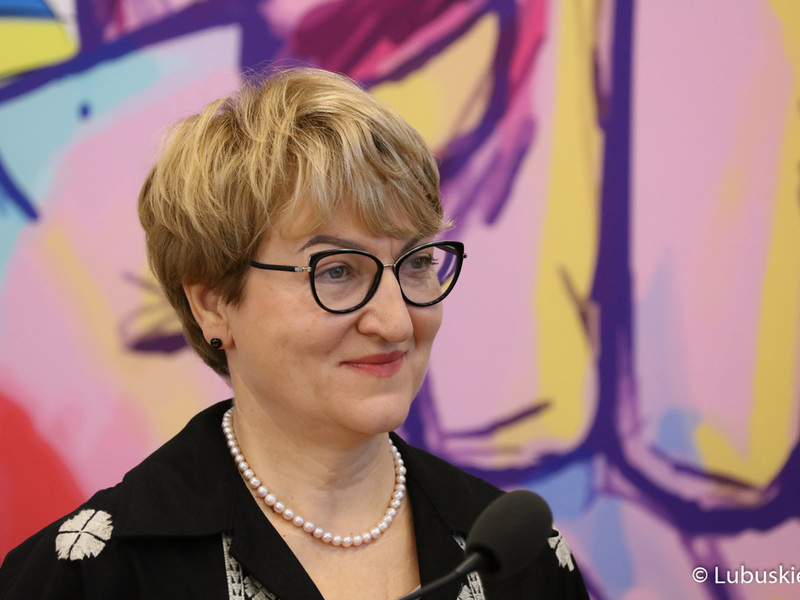Marszałkini Województwa Lubuskiego Elżbieta Anna Polak na konferencji prasowej dot. XIII Lubuskiego Kongresu Kobiet.