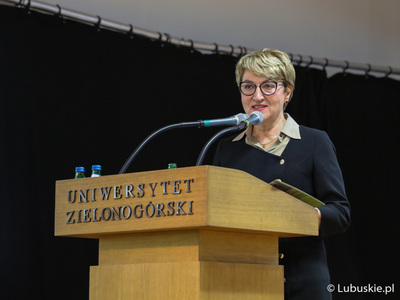 Marszałek Elżbieta Anna Polak podczas inauguracji roku akademickiego na Uniwersytecie Zielonogórskim 