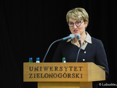 Marszałek Elżbieta Anna Polak podczas inauguracji roku akademickiego na Uniwersytecie Zielonogórskim 