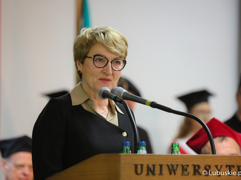 Marszałek Elżbieta Anna Polak podczas inauguracji roku akademickiego na Uniwersytecie Zielonogórskim